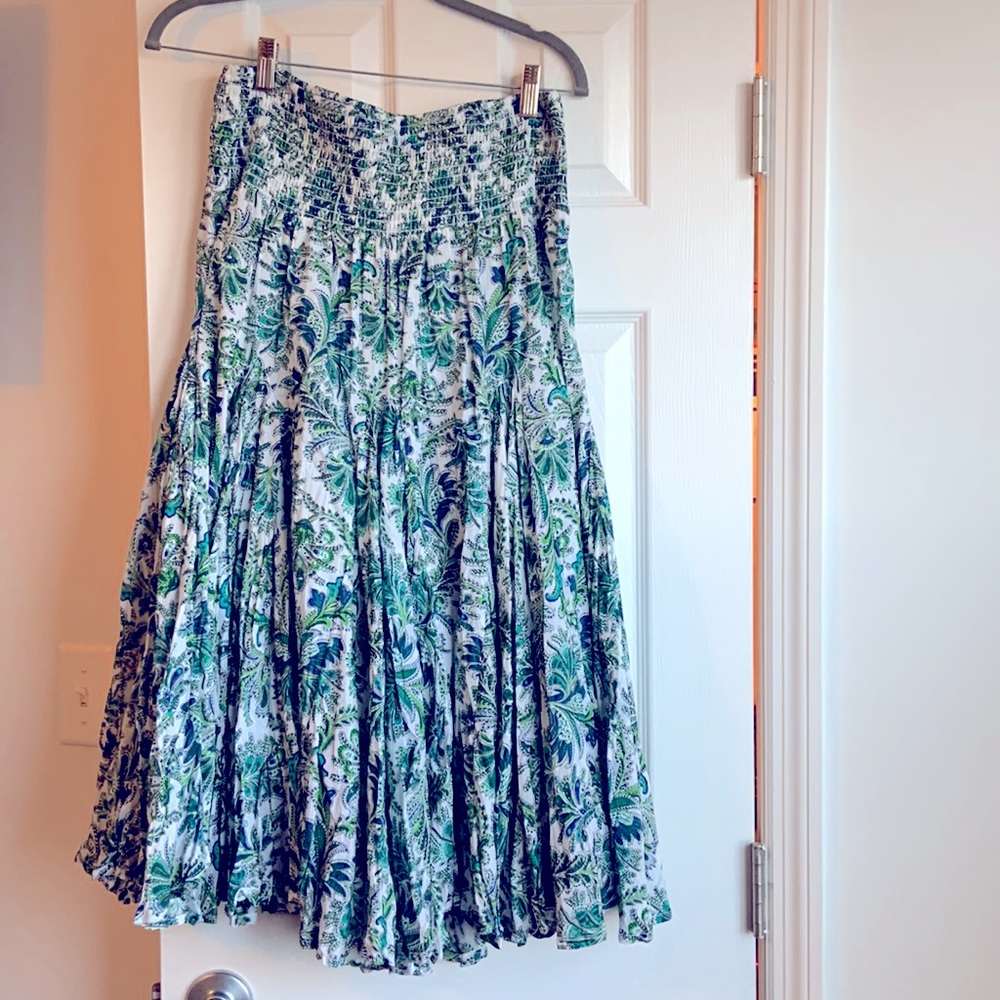 Mid length skirt
